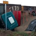 Carreta se parte ao meio após colisão com trem e espalha 38 toneladas de trigo em Cambé