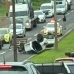Capotamento duplo interdita trânsito na Av. Brasília