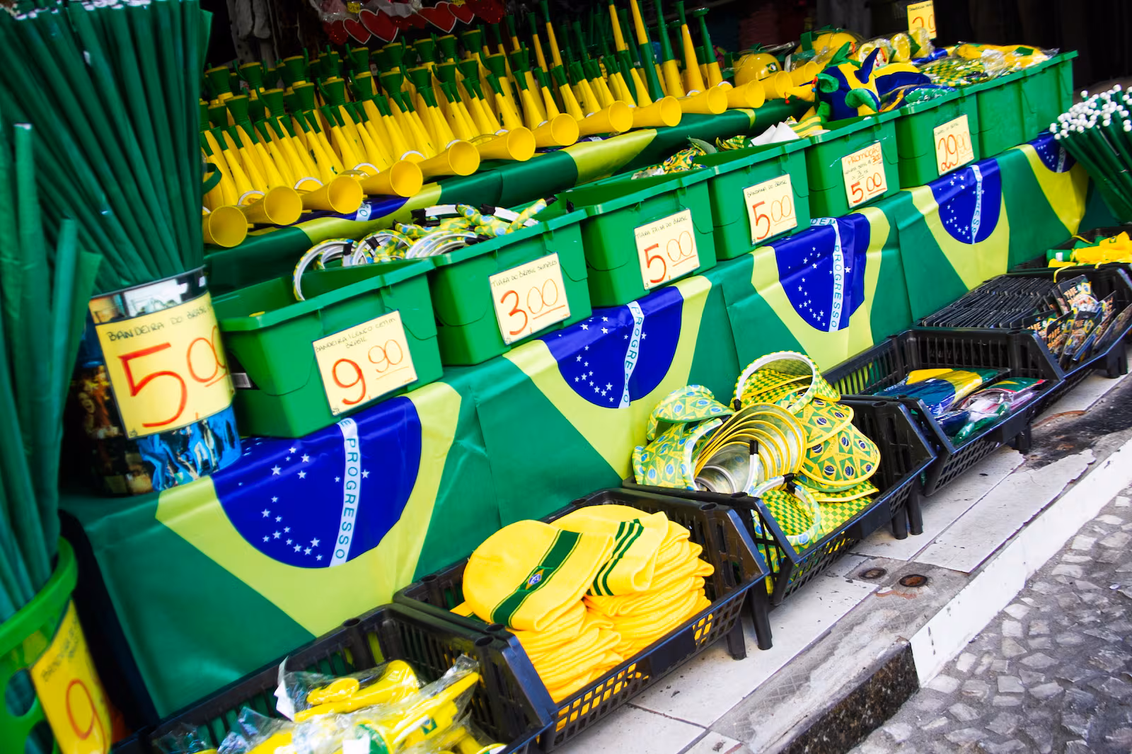 4 a cada 10 brasileiros acham mais fácil pagar dívida em 2026 do que o Brasil ganhar a Copa