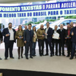 Em reunião com taxistas, governador destaca linha de crédito para a categoria