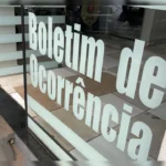 Homem anda nu em casa, ameaça família de morte e é preso em Apucarana