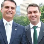 Moraes proíbe visitas de Flávio Bolsonaro ao pai e cobra explicações