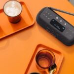 JBL lança novo rádio portátil Tuner 3 com Bluetooth, maior autonomia de bateria e foco em mobilidade