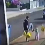 Justiça aceita denúncia e pai que chutou filha de 3 anos no PR vira réu por tortura