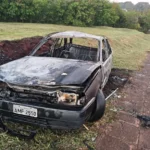 Carro incendiado com marcas de tiros é achado em Londrina