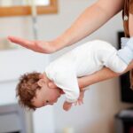 Bebê de dois meses é socorrido após engasgo com fórmula