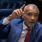 Justiça proíbe Romário de doar salário de senador para quitar dívida antiga
